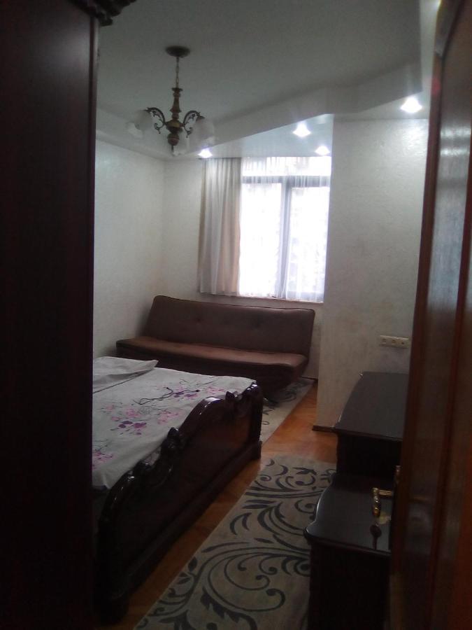 Appartement Zvezda à Batoumi Extérieur photo